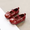 Zapatos de piel para niña, zapatos de princesa, zapatos Mary Jane rojos de suela blanda para primavera y otoño para bebés, zapatos de lazo poco profundos, plateados