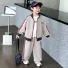 Conjunto deportivo para niños, nuevo estilo primavera y otoño 2026, chaqueta elegante con cuello alto para niños, ropa casual de primavera para niños pequeños