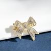 Mini Cinturón Medieval Camelia Amashi Doble C con Cabeza de Ciervo de Diamante Gato Broche Moda Pin de Exportación Decoración