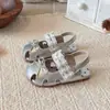 Sandalias de Moda Versátiles de Suela Suave para Niñas 2026 Verano Nuevos Zapatos Individuales con Lazo para Niños Huecos Transpirables Zapatos de Princesa