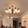 Lámpara de araña vintage para sala de estar estilo francés, iluminación principal retro americana de alta gama para el vestíbulo, nuevo modelo 2026 lámpara de madera de nogal