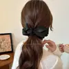 Acessórios de cabelo elegantes e sofisticados: grampos de cabelo para dar volume, presilhas de garra, presilhas verticais, presilhas de laço, presilhas banana, presilhas torcidas doces e estilosas