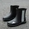 Zapatos impermeables para hombre, botas de lluvia para hombre, botas de lluvia antideslizantes resistentes al desgaste, para las cuatro estaciones, zapatos de goma de caña corta para hombre adulto, con cubrezapatos de algodón para trabajo cálido