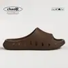 Pantuflas a prueba de fugas específicas para baño para mujer, nuevo modelo de verano 2026, sandalias huecas antideslizantes para casa y baño para hombre
