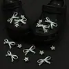 Lazo satinado azul claro suave con estrella de diamante brillante flor para zapato, hebilla de zapato de agujero estilo femenino, hebilla decorativa de superficie de zapato DIY