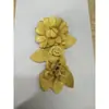 Corsage com Broche 12cmx7.5cm, Flor de Sandália, Flor de Gravata Borboleta, Acessório de Flor Longa, Flor Pequena Fragrante, Flor Presilha de Cabelo Camélia
