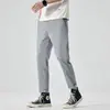 Pantalones de seda de hielo para hombre 2026 verano finos ajustados que estilizan versátiles casuales pantalones cortos para hombre joven