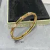 Pulsera Kaleidoscope de Trébol de Cuatro Hojas para Mujer, Chapada en Platino Amarillo de 18K y Oro Rosa, Pulsera Versión Ancha y Estrecha Full Diamond, Sensación de Lujo Ligero y Gama Alta