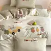 Conjunto de cama de quatro peças em algodão de fibra longa de Xinjiang Classe A com bordado de toalha de desenho animado fofo, capa de edredom 100% algodão e conjunto de lençóis de três peças