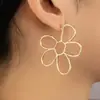 Pendientes de Flor Hueca del Jardín de Monet Estilo Francés Femeninos Versátiles Simples Pendientes de Alta Gama Pinzas para Orejas de Mosquitero