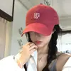 Gorra de Béisbol Retro Americana para Mujer Modelo Nuevo 2026 Gorra Roja con Visera Ampliada y Ensanchada Que Hace que la Cara Parezca Más Pequeña, Gorra de Pico Profundo