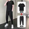 [Conjunto de Seda Gelo] Verão Masculino Secagem Rápida Esportivo Camiseta de Manga Curta Juventude Versátil Calças de Seda Gelo Top Solto de Meia Manga