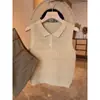 Traje Estilo Old Money: Peças de Roupa de Verão Femininas com Toque de Luxo, Apresentando um Colete de Tricô com Gola Lapela e Recortes, Camisa Polo, Top sem Mangas