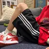 Shorts Esportivo Três Listras Masculino Verão Seda Gelada Roupa de Casal Calças Dopamina Marca de Moda Basquete Americano Calças Largas
