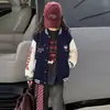 Jaqueta Cardigan de Baseball para Meninas Primavera 2026 Novo Estilo Jaqueta Color Block da Moda Infantil para Crianças Maiores Roupa de Outono/Primavera para Meninas
