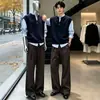 Conjunto de camisa de chaleco de punto cleanfit azul oscuro para hombre, atuendo de otoño con alto sentido de inteligencia, estilo old money con pantalones vaqueros occidentales