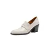 Sapatos de salto bloco de couro estilo retrô, sapatos femininos pequenos de couro, nova coleção de outono, saltos altos de bico quadrado em couro genuíno, scarpins femininos de bico profundo, sapatos de cano baixo