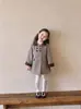 Abrigo de lana para niña 26 invierno nuevo estilo ins retro acolchado engrosado chaqueta estilo princesa para bebé top de longitud media