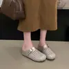 Meias Pantufas Femininas com Bico Fechado, Novo Modelo de Verão 2026, Para Uso Externo, Design Vazado Tecido em Malha, Aumento de Altura Oculto, Sandálias Estilo Birkenstock
