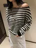 Suéter de Tricô Listrado para Mulheres, Novo Outono/Inverno Coreano Ombro a Ombro, Um Ombro, Ombro Inclinado, Suéter Solto, Blusa Pulôver Versátil de Manga Longa