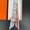 Pañuelo de Seda Twill de Hangzhou Pequeño Largo Nueva Letra Moda Combinable Banda para el Cabello Pañuelo Estilo Occidental Decorativo Combinación Camisa