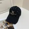 Boné de Baseball Color Block com Bordado de Letras Desgastado para Mulheres, Moda Americana Versátil para Primavera e Verão Que Faz o Rosto Parecer Menor