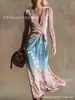 Vestido Transfronteiriço Novo Estilo com Decote em V e Mangas Longas com Elementos de Impressão Digital 3D, Saia Fashion e Personalizada para Marcar a Cintura para Mulheres
