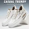 Zapatos blancos para hombre para deportes al aire libre y para ir al trabajo, zapatos casuales, nuevos zapatos de moda de otoño versátiles con panel de cuero para hombre