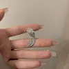 Pendientes de clip con lazo sin perforaciones para mujer, estilo moderno y elegante.