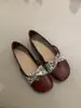 Sapatos femininos Chuyuji estilo francês com tiras cruzadas florais para primavera e outono, sapatos baixos tipo vovó de sola macia, mocassins e sapatos de barco