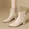 Botas de Moda Versátiles de Caña Baja Otoño/Invierno Retro Cierre Trasero Nuevo Tacón Grueso Botas de Moda para Mujer Punta Fina 2026 Tacón Medio Superficie de Cuero