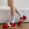 Tênis esportivos casuais, dad shoes, sapatos estilo Forrest Gump, tênis de corrida leves, coleção outono 2026 novo feminino, tênis de treino alemães vermelhos de sola grossa