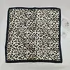 Lenço quadrado estampado de leopardo lenço feminino coreano de seda versátil lenço de cabelo lenço retro flor de caju lenço quadrado pequeno atacado