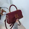 Bolsa Pequena Quadrada de Moda de Luxo Leve de Alta Qualidade Nova Bolsa de Ombro Versátil Retrô de Nicho Estilo Ocidental para Trabalho Bolsa Transversal de Mão