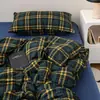 Conjunto simples de quatro peças em algodão puro xadrez estilo vintage, conjunto de três peças de algodão Maillard puff de luxo leve para dormitório, fronha única