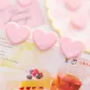 Pequeño clip de color amor pequeño clip corazón de niña linda accesorios de plástico clip decorativo carpeta se puede imprimir logo