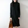 Vestido de Tricô Puro Lã 2026 Outono/Inverno Novo Gola Redonda Meia-Alta Manga Longa Cor Sólida Bainha com Babado Midi