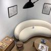 Sofá estilo crema sofá de lana de cordero sofá curvo sillón sofá de tela tecnológica combinación para sala de estar cafetería de té con leche