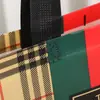 Bolsa no tejida de color spot recubierta con prensado en caliente bolsa de regalo publicitaria bolsa de compras de ropa no tejida portátil impresión de logotipo