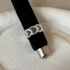 Coleção de Anéis de Metal Vazado com Renda de Alto Padrão Estilo Francês para Mulheres, Luxo Leve, Personalizáveis, Modernos, Tendência, Versáteis