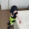 Conjunto de Verano para Niños: Pantalones Cortos Deportivos Coloridos, Pantalones Cargo, Pantalones Dopamina, Camiseta sin Mangas Negra Versátil