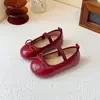 Novos Sapatos de Couro Infantis para Primavera e Outono Sapatos Redondos de Princesa Sapatos Simples para Meninas Pequenas Sapatos de Bebê Prata com Solado Macio
