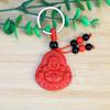 Puesto de punto escénico que vende joyería, calabaza tallada en laca, colgante de llave de elefante, imitación de cinabrio, valiente, bolsa de la suerte, llavero colgante