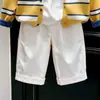 Ropa infantil coreana 2026 colección otoño/invierno nueva: Cárdigan de punto a rayas amarillas, suéter para niños y pantalones de pierna recta, un conjunto de dos piezas