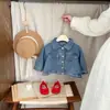 Traje de Mezclilla Corto con Solapa para Niñas de Primavera y Otoño para Bebés, Top Versátil Holgado + Pantalones Largos Blancos Amplios y Fluidos