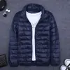 Productos genuinos chaqueta ligera acolchada de algodón abrigo corto para hombre 2023 invierno delgada moderna versátil con capucha algodón ultradelgado ligero