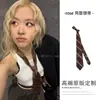 Corbata Rayada Estilo Rosa Vintage Atada a Mano Accesorio Retro para Mujer Bufanda Marrón Estilo Old Money