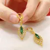 Pendientes de Hoja Verde Esmeralda Súper Brillantes para Mujer, Lujo Ligero, Sensación de Alta Gama, Pendiente Único, Nuevo Estilo 2026, Brazalete de Oreja con Temperamento Elegante