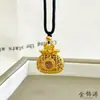Collar Chinoiserie Nuevo Estilo Dasheng Colgante Tallado Hueco Palabra Dorada de Bendición Bolsa de la Fortuna Antigua con Elegante y Versátil