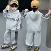 Conjunto Deportivo Moderno y Genial para Niños Primavera y Otoño Estilo Coreano Infantil Sudadera con Capucha de Moda 2026 Nuevo Conjunto Casual de Dos Piezas